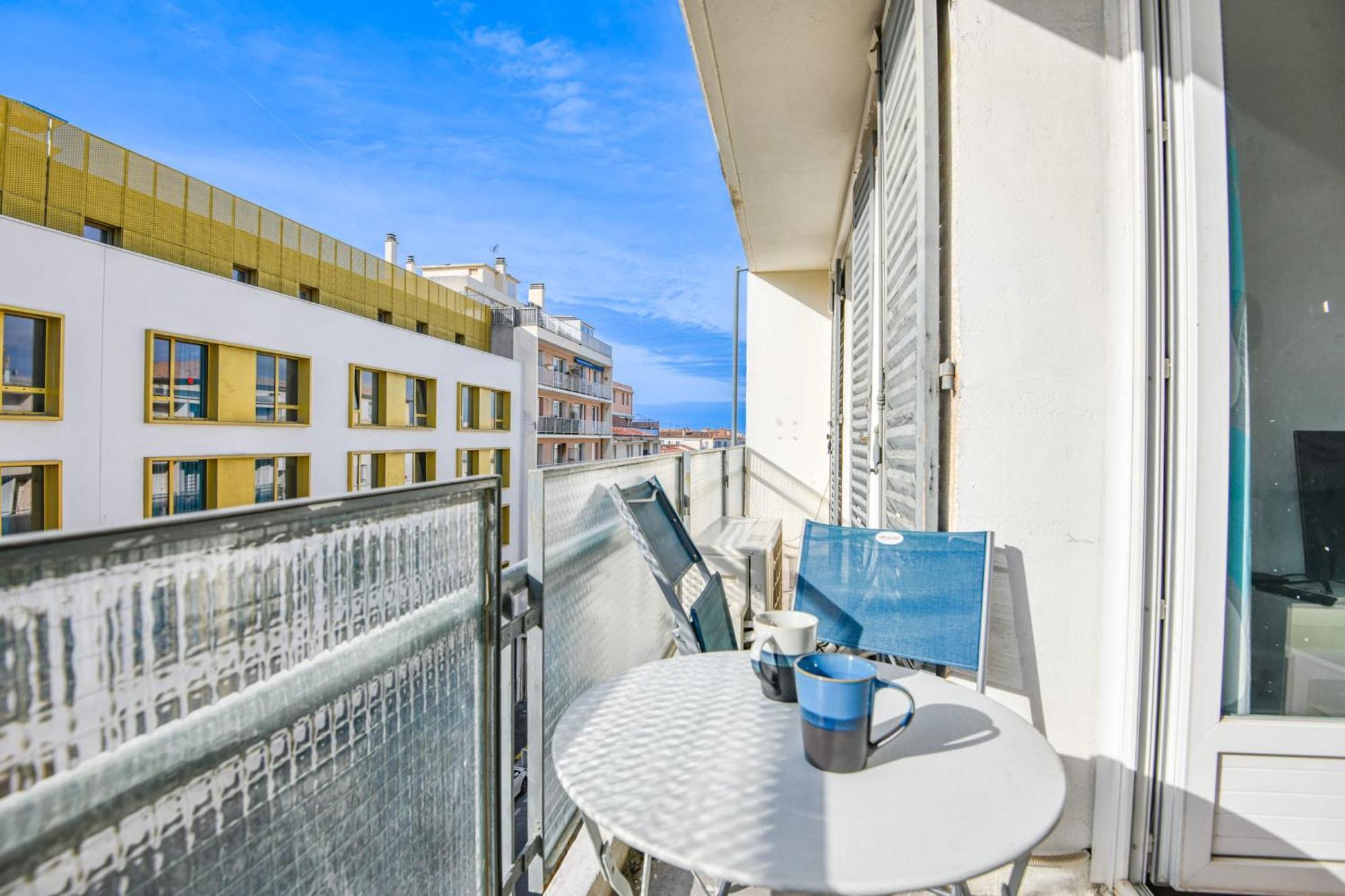 3 Ch Climatise Avec Balcon A La Joliette * Марсель